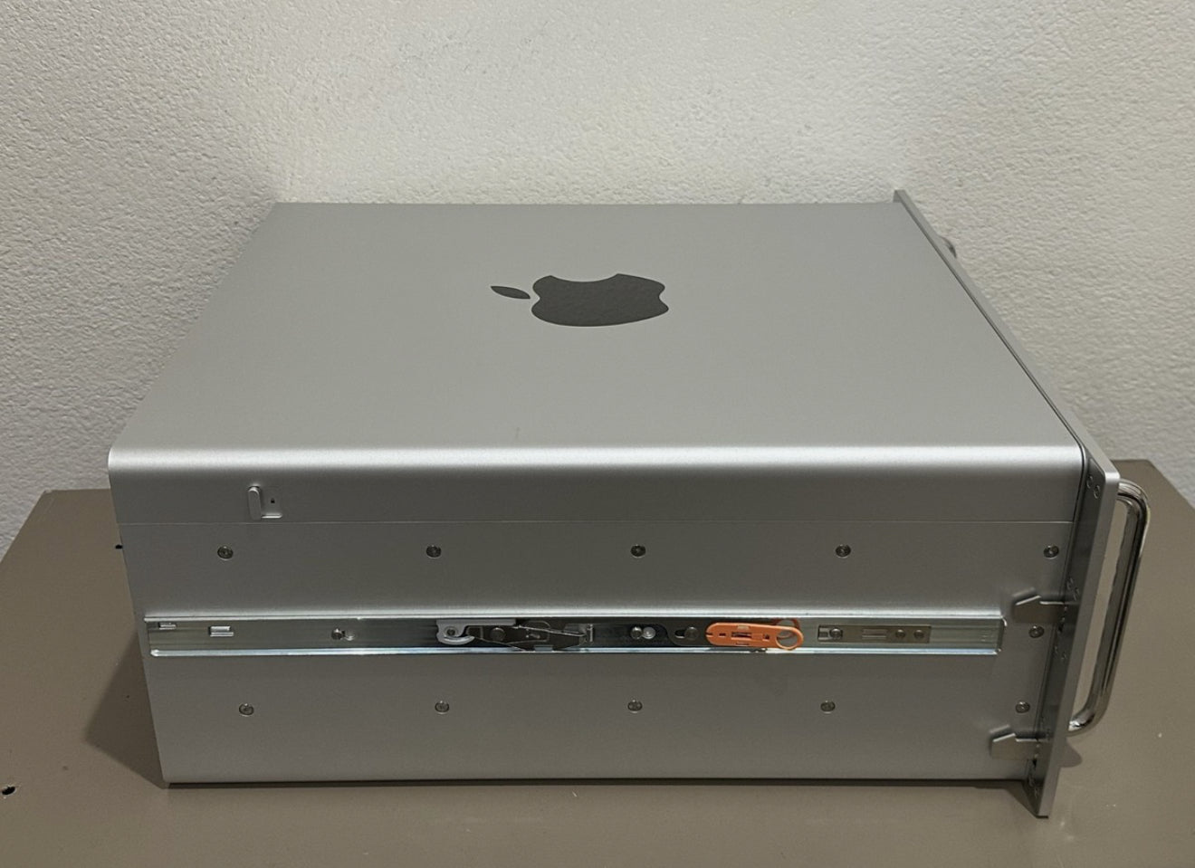 Mac Pro (M2 Ultra, Rackmount) - 128GB RAM/2TB SSD