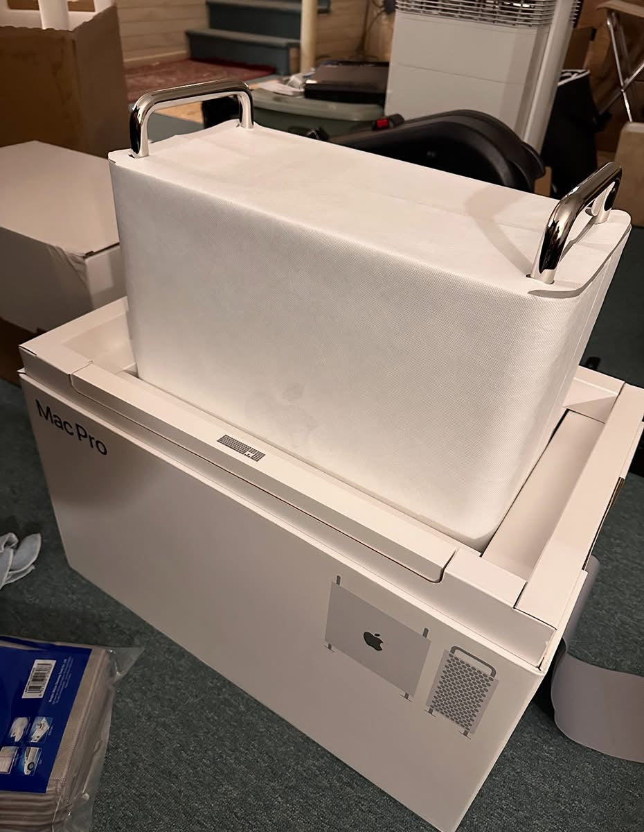 Mac Pro (M2 Ultra, Rackmount) - 128GB RAM/2TB SSD