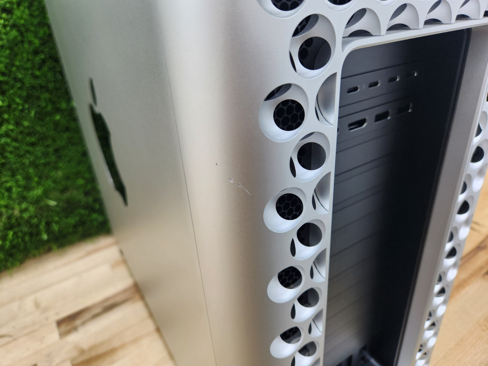 Apple Mac Pro Tower 2023 M2 Ultra (Sealed)