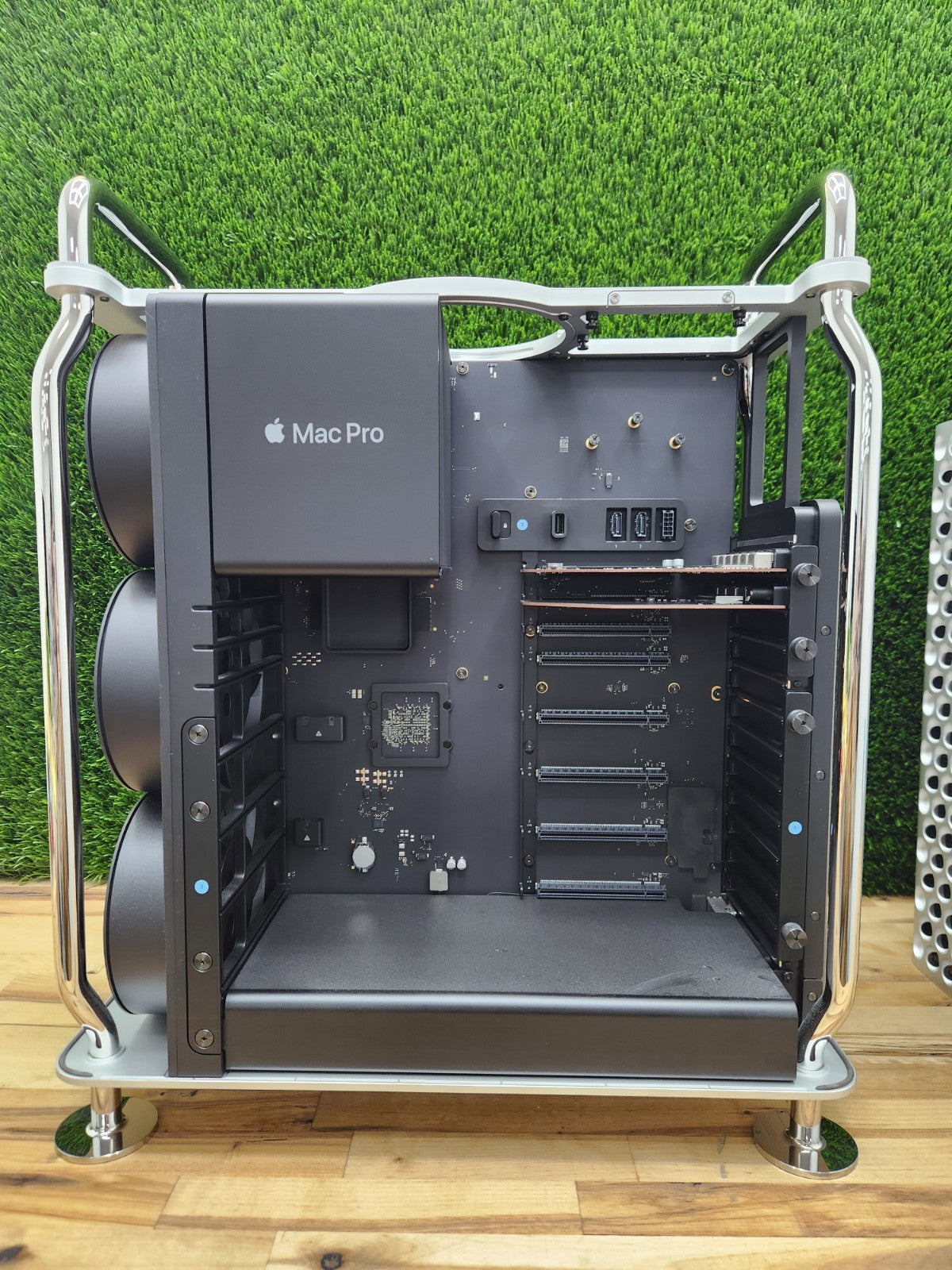 Apple Mac Pro Tower 2023 M2 Ultra (Sealed)